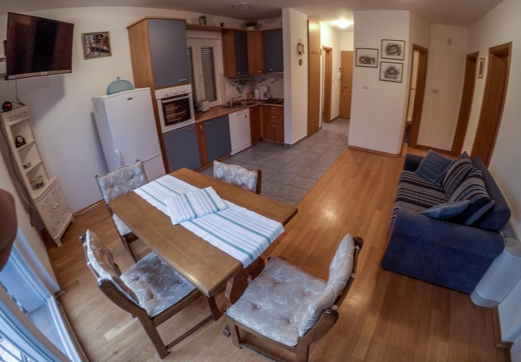 Apartments Car Kampor Pokoj fotografie