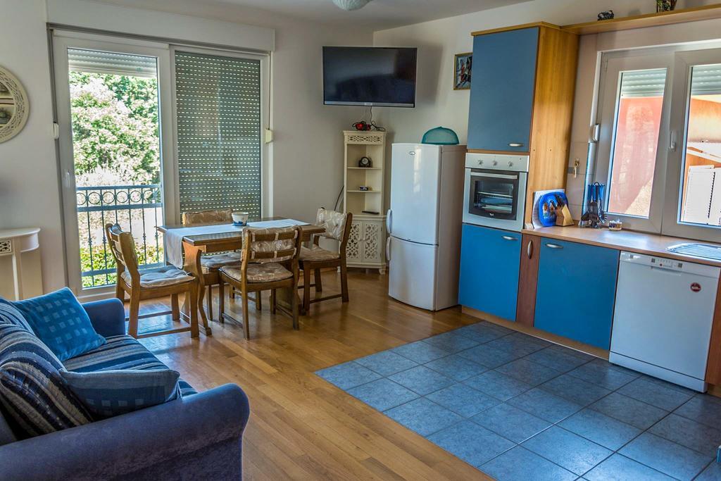 Apartments Car Kampor Pokoj fotografie
