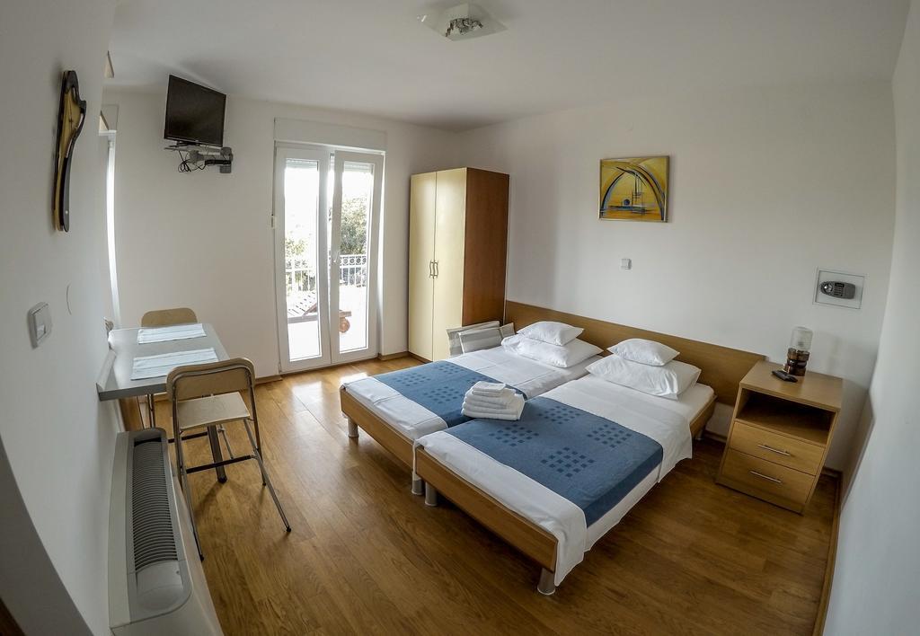 Apartments Car Kampor Pokoj fotografie